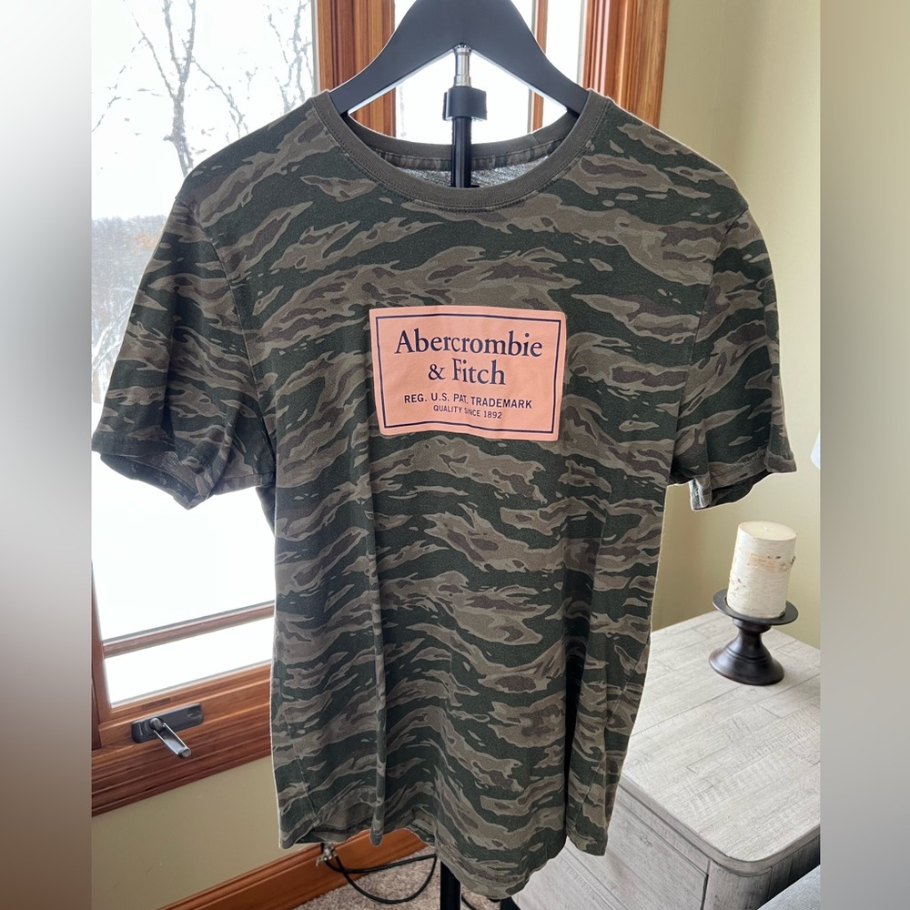 Abercrombie & Fitch Men's Camo Tee - Olive and Pink
